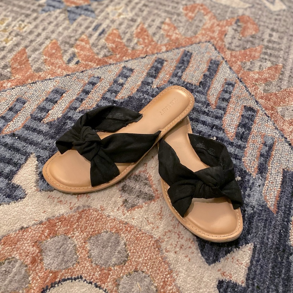 Old Navy Black and Tan Slip On Slides size 8